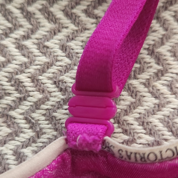 Victorias Secret Bras 32DDD - Picture 2 of 5